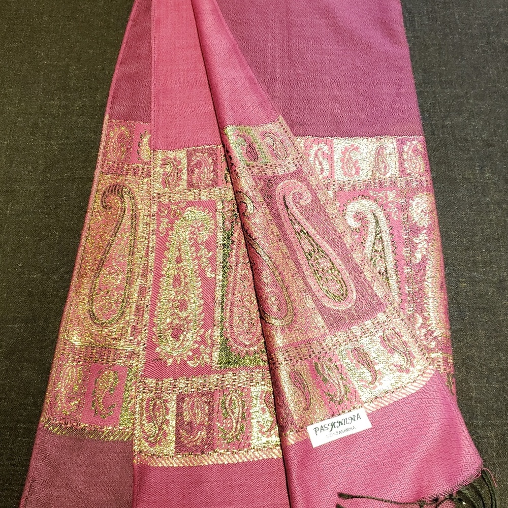 Scarfs - Picture 2 of 3